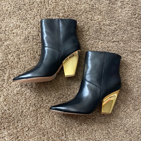 Tory Burch | NWOB Lila 95mm Ankle Bootie - Picture 2 of 12